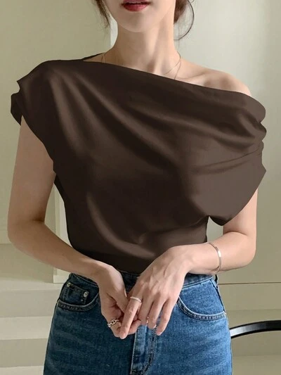 Camiseta de manga corta con hombros oblicuos de unicolor, crop tops para mujer