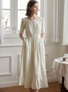 Simple Retro Rose Embroidered Lace Square Neck Midi Wedding  Dress Cottagecore Dress - White - View 1