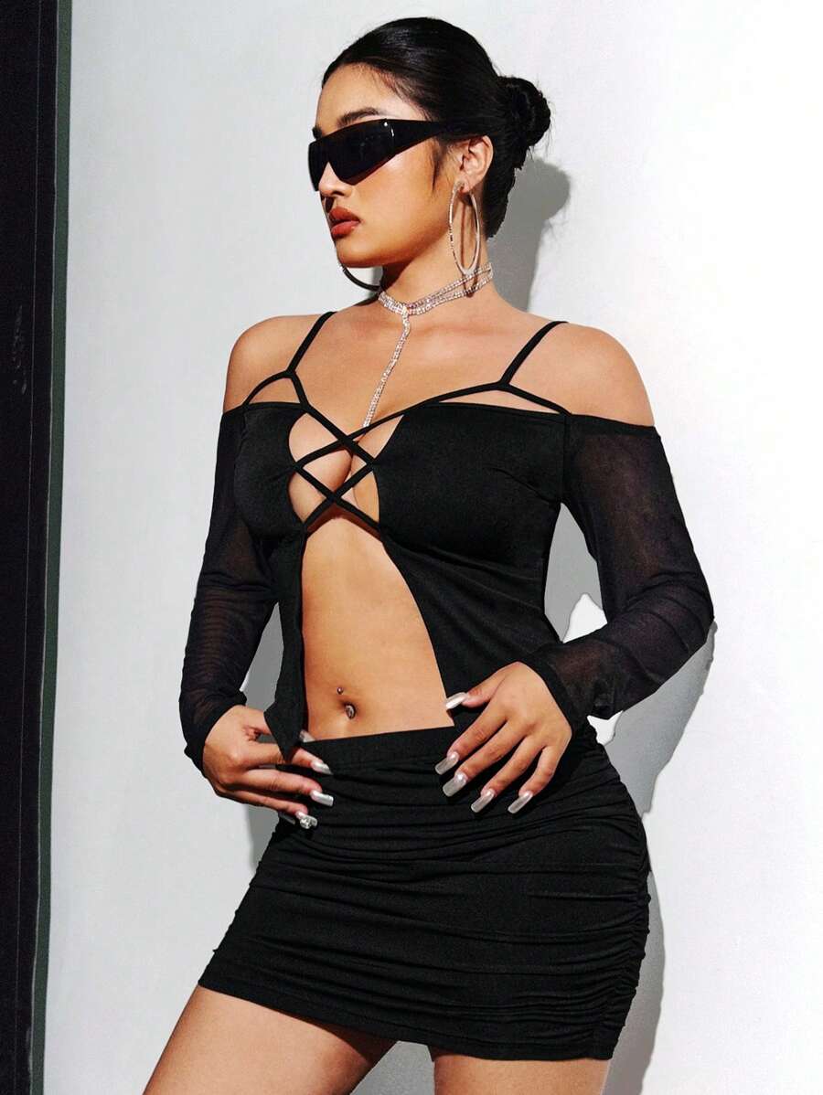 SHEIN ICON Ensemble top à épaules dénudées ajouré unie et jupe plissée grande taille - Noir - Voir 1
