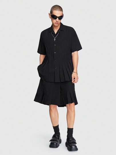 ROMWE Avant Men'S Solid Color Pleated Short Sleeve Turn-Down Collar Shirt, Suitable For Everyday Wear In Spring And Summer