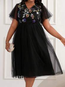 SHEIN Belle Große Größen Romantisches 3D-Blumenapplikationsnetzabendkleid mit fließendem Kleid für Cocktailparty für Damen - Verschiedenfarbig - Übersicht 7