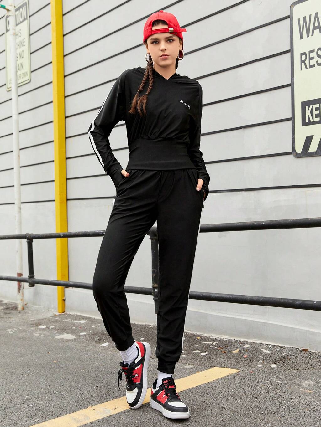 Women's Thumb Hole Contrast Side Running Sports Suit