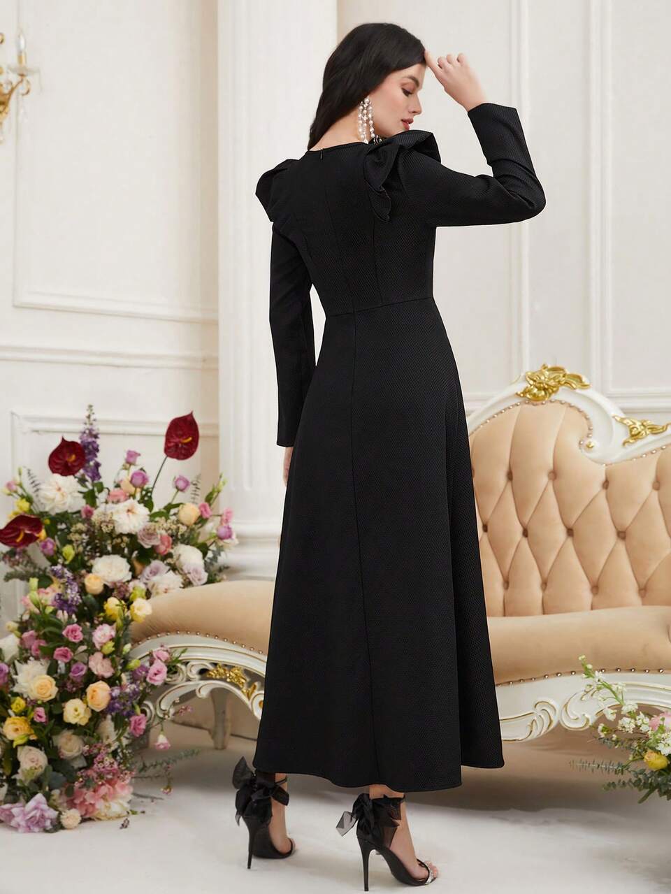 Women's Arabesque Round Neck Dress With Faux Pearls Decoration