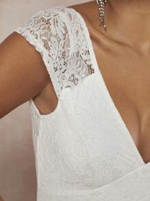 L'Amorae 优雅蕾丝覆盖露背紧身鱼尾下摆连衣裙