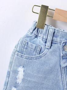 SHEIN 年輕女孩街頭風格炫酷破損撕裂洞設計低腰淺藍色牛仔短褲,洗滌效果