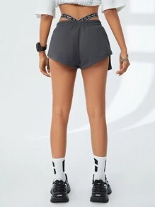 SHEIN EZwear Pasek w talii Udekorowany Szorty