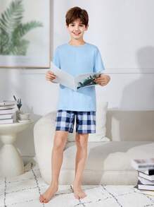 SHEIN 4入組青少年男孩休閒純色圓領t恤和格紋短褲家居套裝