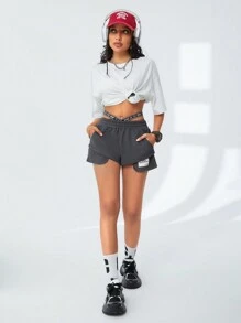 SHEIN EZwear Pasek w talii Udekorowany Szorty