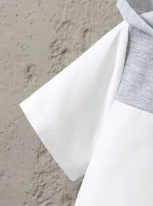 SHEIN قميص صغير للأولاد ذو كتلة ألوان مزدوجة وأكمام قصيرة مزود بغطاء رأس - متعدد الألوان - مشاهدة 3