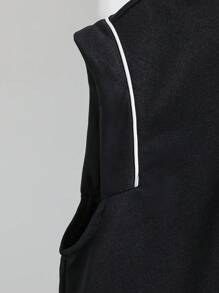 SHEIN Conjunto De Tres Piezas Para Niño Adolescente Que Incluye Chaleco Con Estampado De Letra, Camiseta De Color Sólido, Pantalones Con Detalles De Corona Y Bordes Enrollados