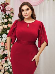 CurvySweet Vestido con abertura en la espalda y panel de encaje con manga de pétalo y escote en forma de cerradura - Rojo - Ver 4