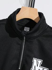 SHEIN Conjunto De Tres Piezas Para Niño Adolescente Que Incluye Chaleco Con Estampado De Letra, Camiseta De Color Sólido, Pantalones Con Detalles De Corona Y Bordes Enrollados