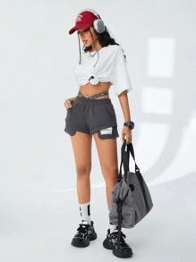 SHEIN EZwear Pasek w talii Udekorowany Szorty