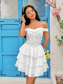 Soleia Damen Freizeit & Urlaub Off Shoulder Besticktes Kleid Mit Gerafftem Layered Saum, Textur Weiß