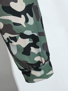 SHEIN Garoto pré-adolescente Detalhe Corrigido Capuz Térmico & Impressão De Camuflagem Calças
