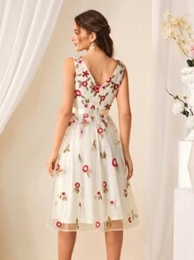SHEIN Belle Women's V-Neck Floral Embroidery Mesh Formal Dress, Semi Formal Dress - Beige - View 2