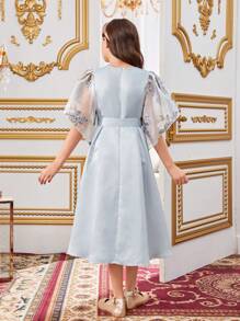 SHEIN Leap Crew 少女們的可愛v領收腰a字裙裝 - 彩色 - 查看 4