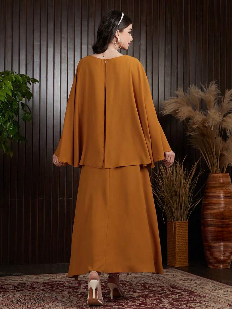 Women's Arabian Style Dress With Flared Sleeves And Cinched Waist