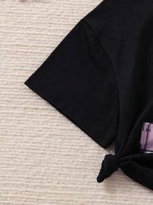 SHEIN T-shirt z krótkim rękawem i joggerami w kolorze moro dla młodej dziewczyny, modny letni strój na świeżym powietrzu