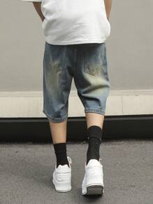 Manfinity EMRG 男士破洞休閒直筒牛仔短褲，淺藍色純色，時尚街頭風格