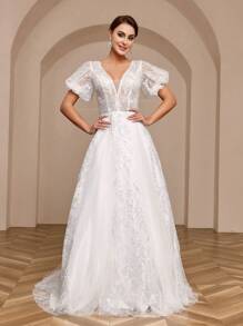 SHEIN Belle 優雅珍珠點綴打褶網紗燈籠袖禮服婚紗,配有夸張的長尾 - 白色 - 查看 3