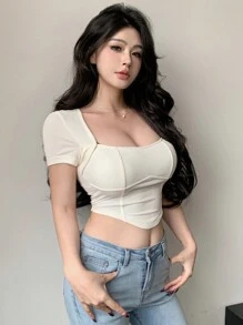 DAZY Áo croptop nữ tối giản, gợi cảm, ngọt ngào và quyến rũ với cổ chữ U sâu, điểm nhấn xương cá và thiết kế độc đáo cho mùa hè. - trắng - Xem 2