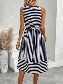 SHEIN LUNE 花卉圖案&羽毛印花T恤 - 黑色 - 查看 2