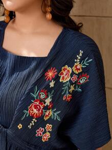 Mulvari Kích thước lớn Của phụ nữ Thêu hoa Mặt trước Buộc Đầm - Màu xanh lam - Xem 7