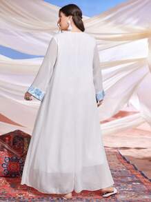 Al Najma 大尺碼女款花卉印花圓領阿拉伯服裝 - 彩色 - 查看 2