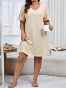 فستان وافل نسائي بقصة عادية وبقع وردية عند العنق للسيدات بحجم كبير - لون مشمشي - مشاهدة 4