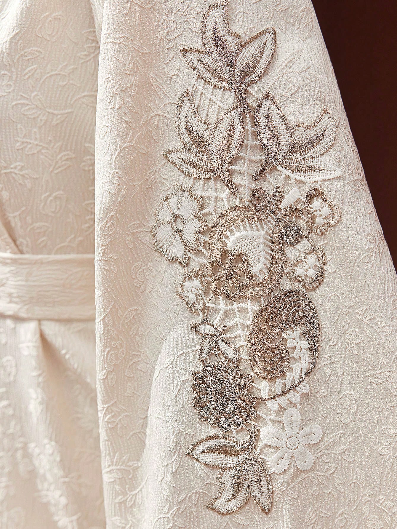 Al Najma فستان طويل تقليدي عربي للنساء مع تطريز زه...