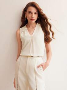 MOTF PREMIUM 絲質純色v領無袖襯衫 - 香檳色 - 查看 4