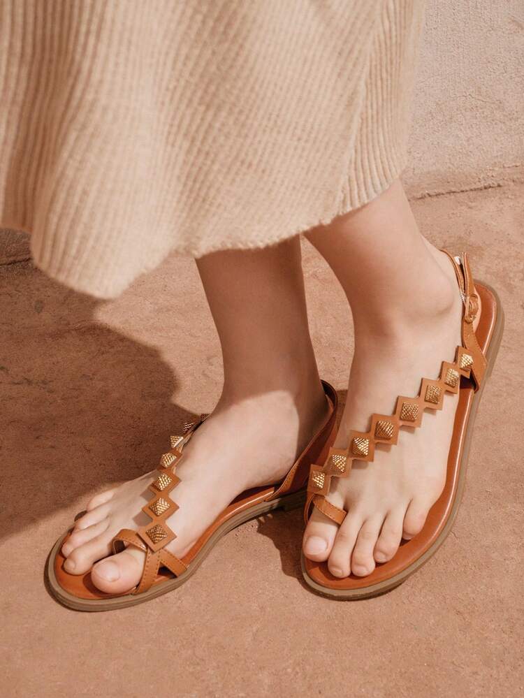 Women Rhinestone Decor Ankle Strap Thong Sandals,Women'S Fashionable Comfortable Charming Outdoor Resort Women's Thong Sandals, Metal Decorative Artificial Leather Toe Post Spring And Summer Style Flat Sandals With Vintage Style