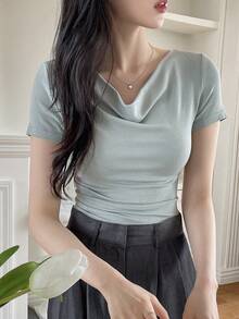 DAZY Solid Short Sleeve Stretchy Women's T-Shirt With A Drape Neckline - Green - View 4