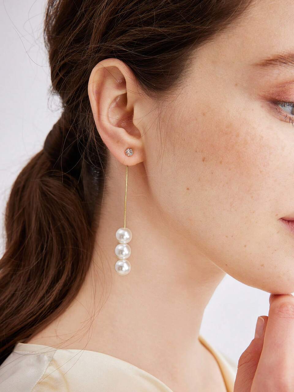 MOTF GOLDPLATED FAUX PEARL PENDANT EARRINGS