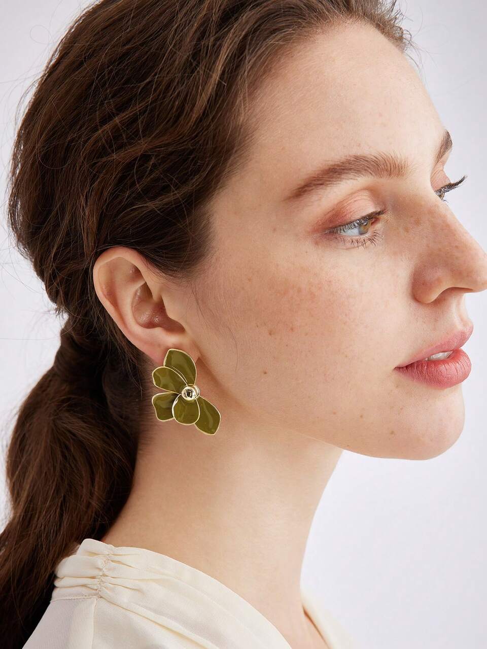 GOLD-PLATED 3D GREEN ENAMEL COATED FLOWER SHAPED EARRINGS