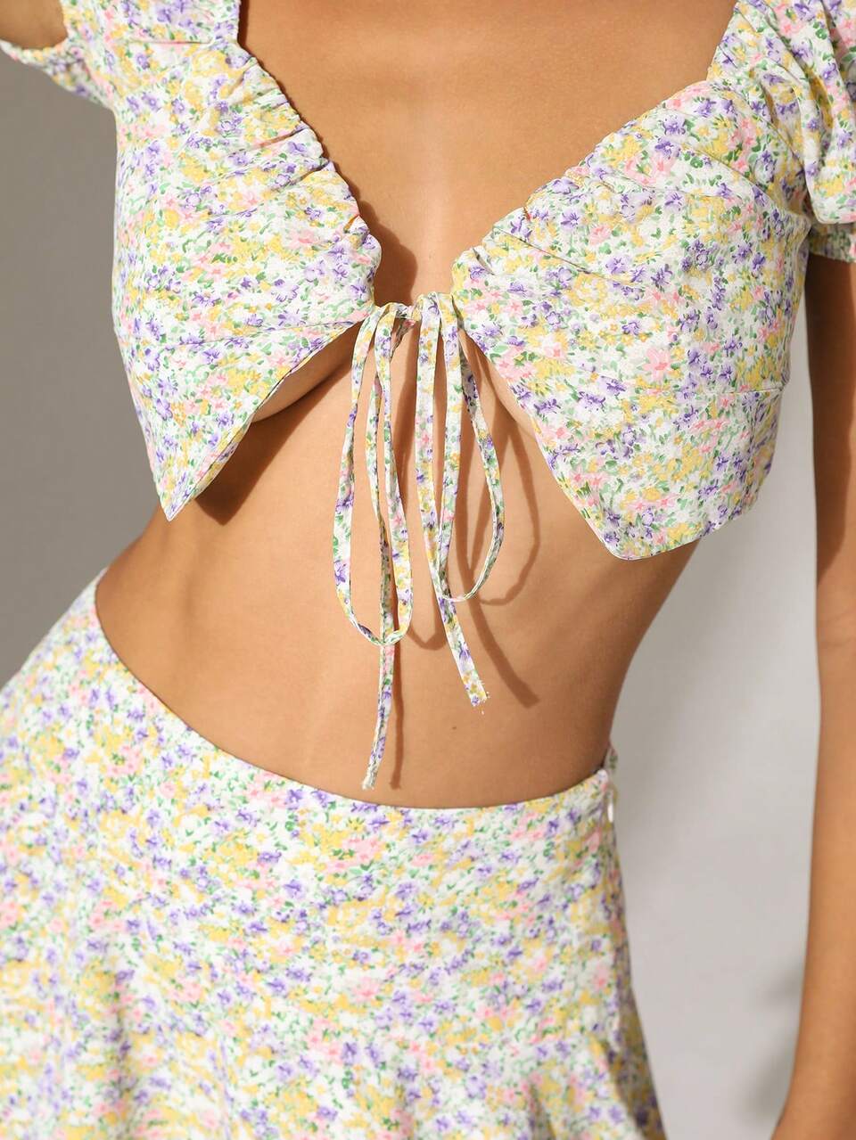 2pcs Anewsta Casual Ditsy Floral Yellow Tie Front Off Shoulder Ruffle Skirt Set, Vacation Style