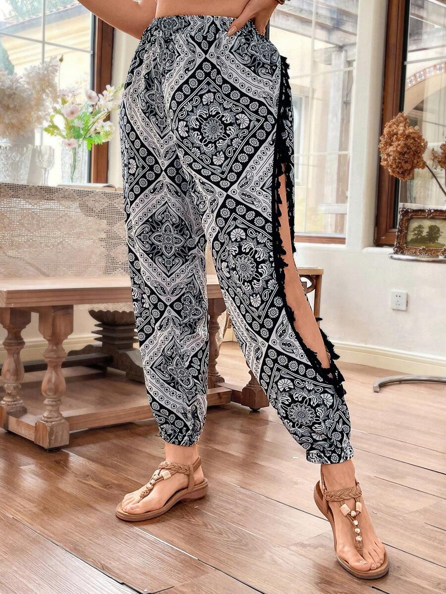 Breezaya Plus Size Vintage Floral Pattern Hollow Out Jogger Pants - Black - View 1