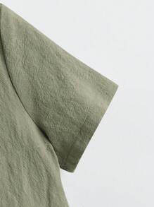 SHEIN Leap Crew Camisa De Manga Corta Con Cuello Y Pantalones Cortos Cómodos Para Niños, Conjunto Casual Y Cómodo - Verde militar - Ver 4