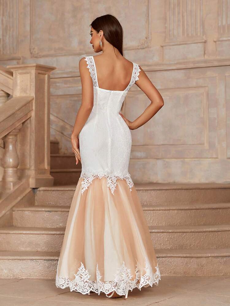 Elegant Charming Lace Appliques Sweep/Brush  Mermaid Wedding Dresses Mommy And Me Matching Outfits(2 Pieces Are Sold Separately)