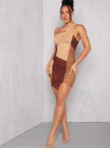 SHEIN Unity 拼色拼接不对称无袖褶皱性感连衣裙