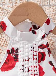 SHEIN 年輕女孩花卉印花裁剪上衣,採用頸帶和露肩設計,搭配空心刺繡裙 - 彩色 - 查看 5