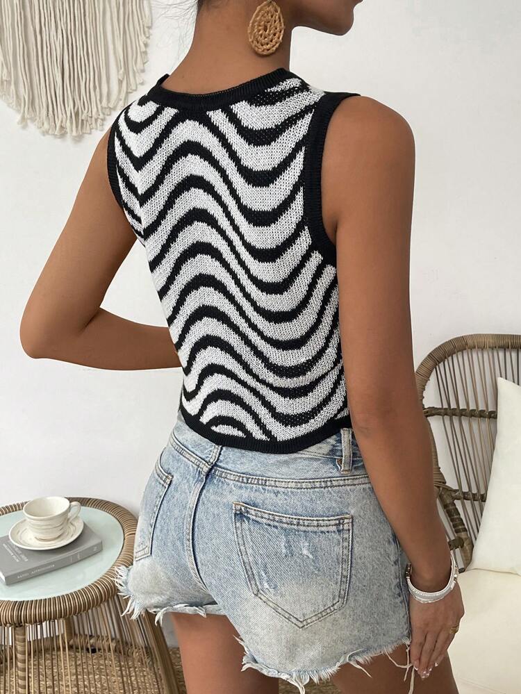 Color Block Short Knit Sweater Vest With Wavy Pattern