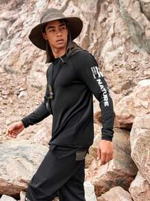 SHEIN In My Nature 男士戶外對比色字母印花T恤，登山服