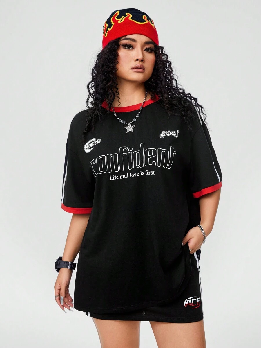 SHEIN EZwear CURVE Camiseta de manga corta holgada con cuello redondo y estampado de letras para mujer de talla grande - Negro - Ver 1