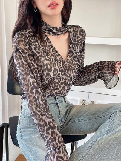 DAZY Blusa de mujer con mangas acampanadas y estampado de leopardo, blusa de mujer con mangas largas y volantes