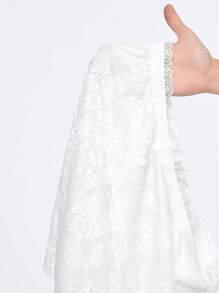 SHEIN Qutie Plus Size Women's White Lace Decorated Bowknot Gray Vest And White Lace Hem Skirt Set