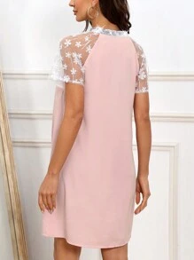 SHEIN Clasi Vestido De Manga Corta Raglán De Malla Con Incrustaciones De Brillo Para Mujer