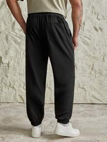 Manfinity RebelGame Nam Kích thước lớn Dệt kim Giải trí Quần Chạy bộ Với Chi tiết bản Patch thư - màu đen - Xem 2