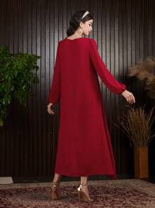 Al Najma 酒红色花朵刺绣灯笼袖缺口领口连衣裙